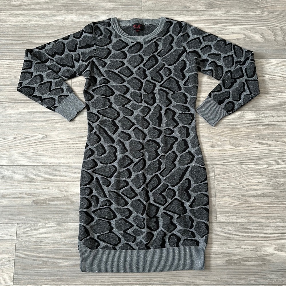 Ilian D Los Angeles - L - Lightweight Bodycon Animal Print Sweater Dress